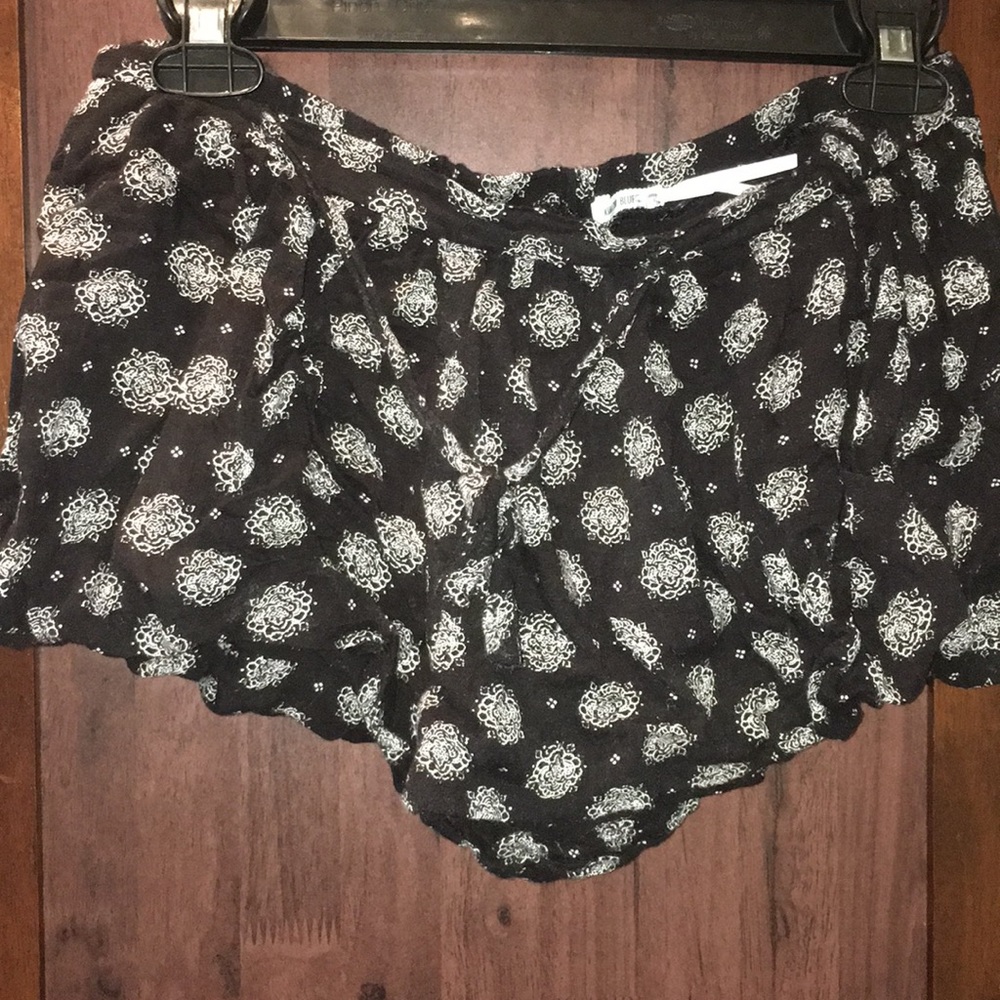 Black flowy shorts with pockets